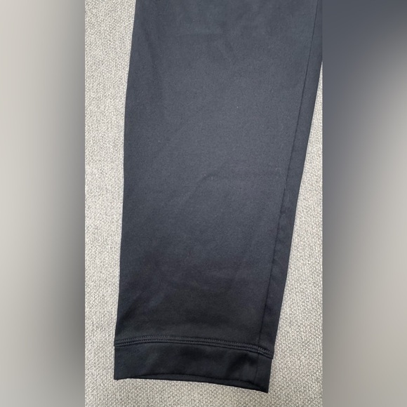 THERMA-FIT BIG KIDS' BASKETBALL PANTS. Size XL. Great condition. - Picture 5 of 7